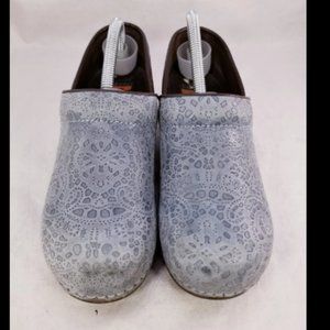 DANSKO XP PROFESSIONAL STAPLED CLOGS  BLUE TOOLED LEATHER PAISLEY FLORAL 38/7